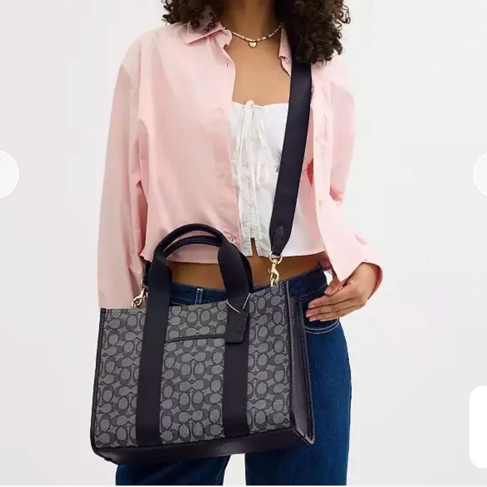 NWT Coach Smith Tote bag in signature Jacquard - Picture 4 of 6